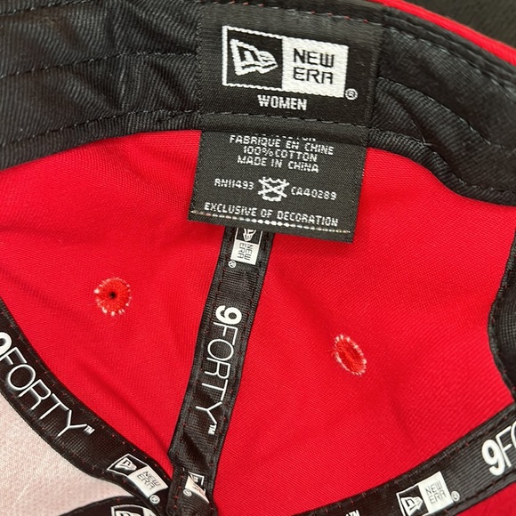 New Era Women’s Red Buccaneers hat (adjustable) - Picture 5 of 5